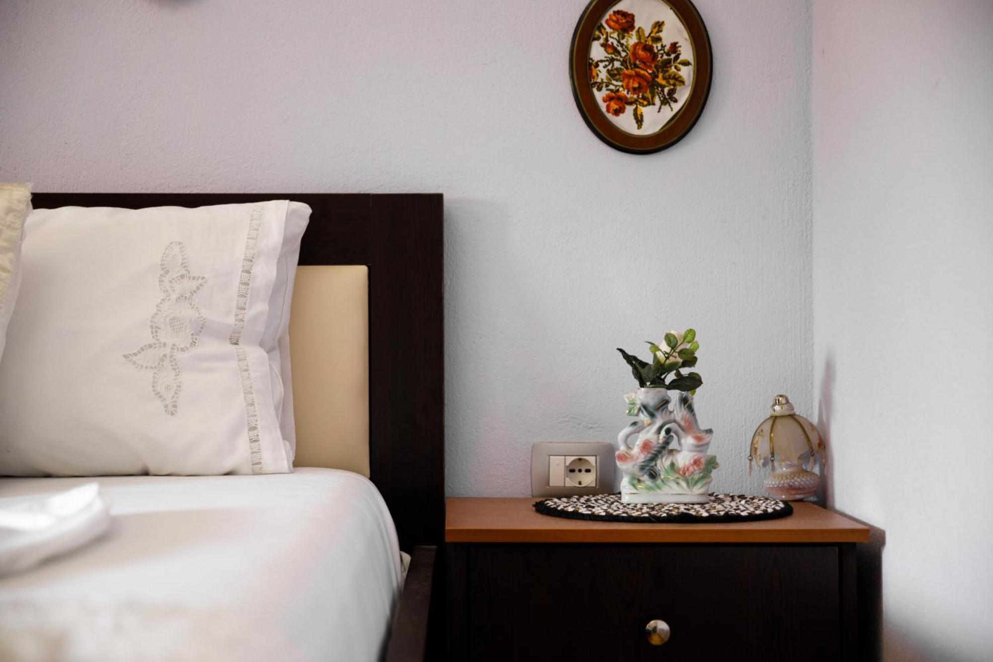 Leka Guesthouse Гірокастра Екстер'єр фото