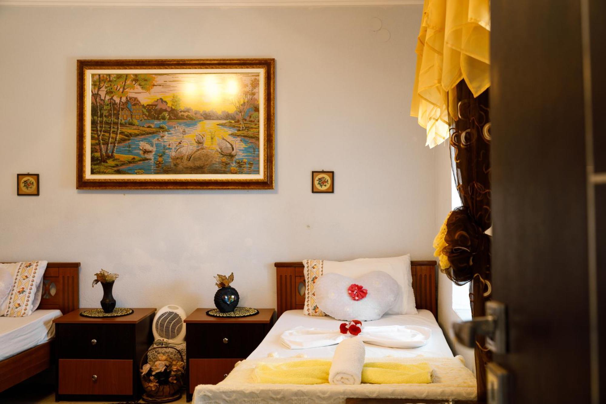 Leka Guesthouse Гірокастра Екстер'єр фото