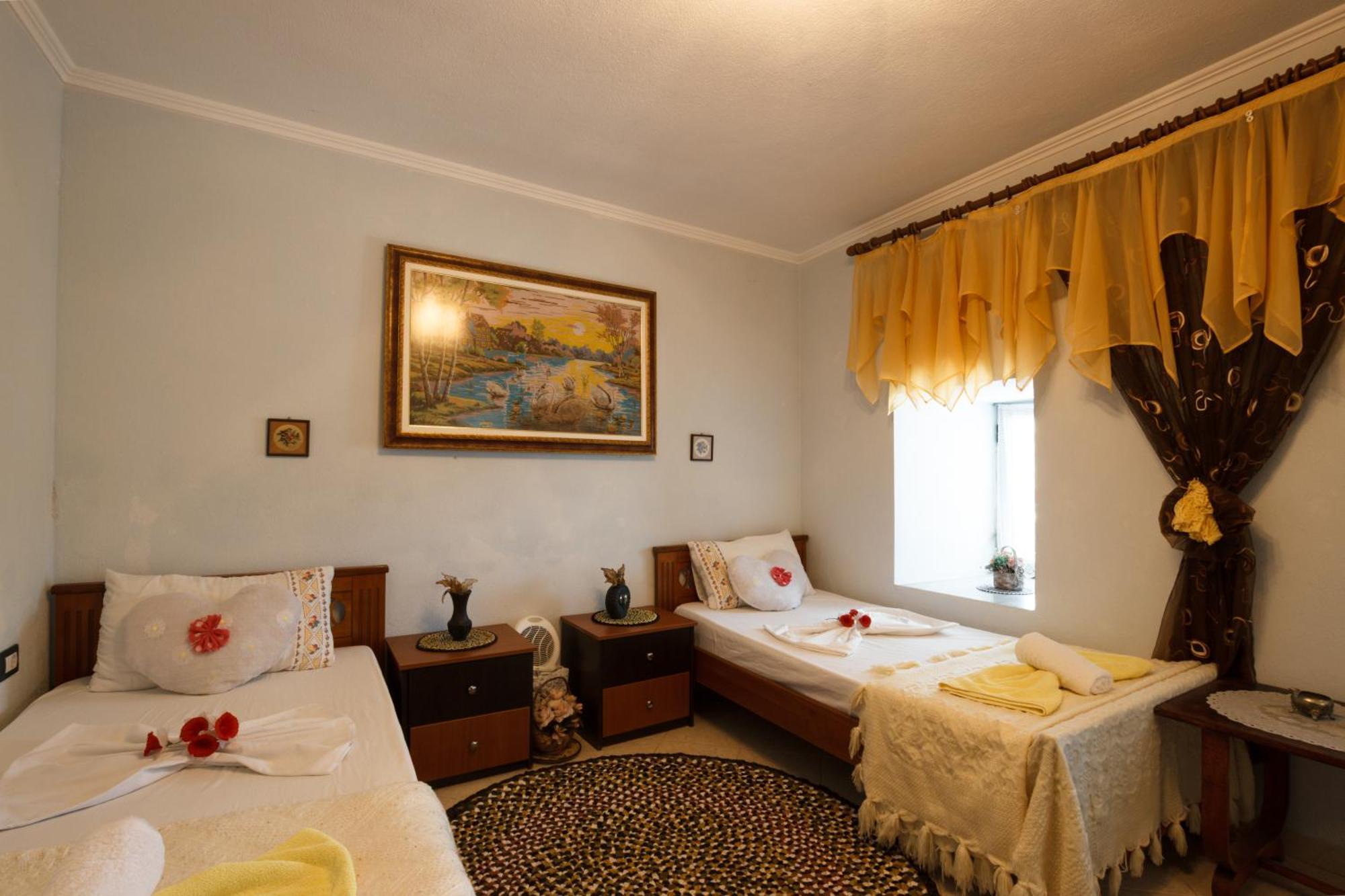 Leka Guesthouse Гірокастра Екстер'єр фото