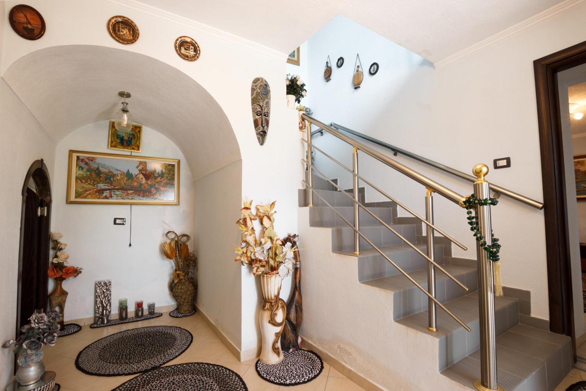 Leka Guesthouse Гірокастра Екстер'єр фото